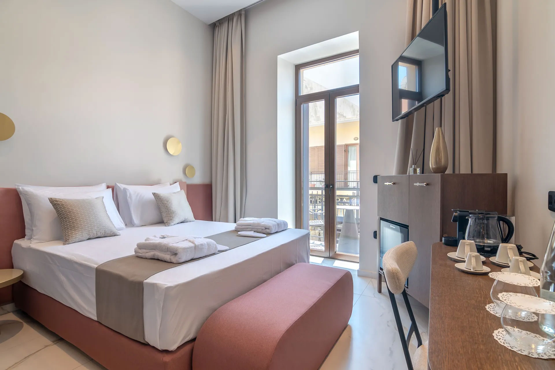 THE SUPERIOR CITY VIEW SUITE