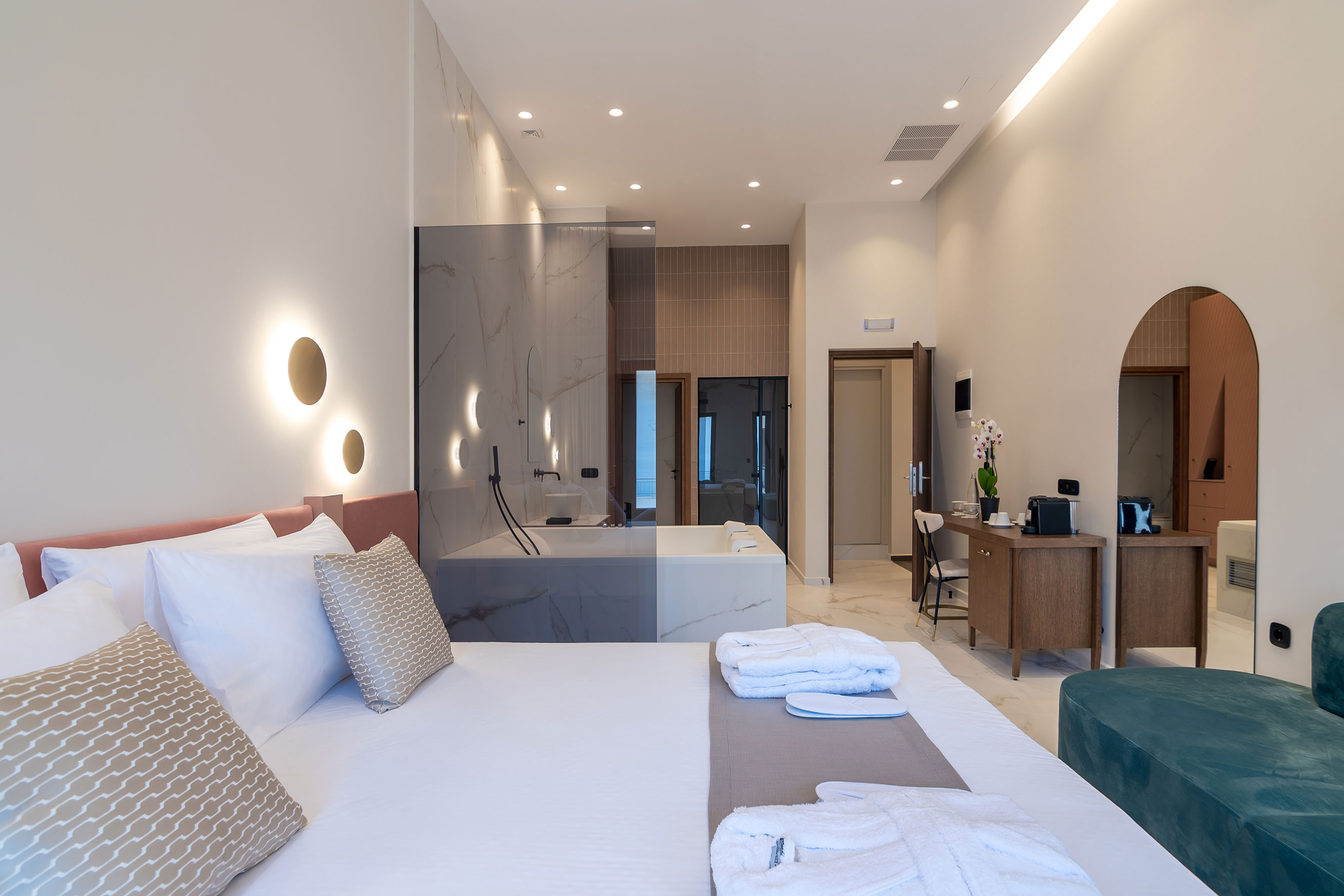 THE DELUXE CITY VIEW SUITE